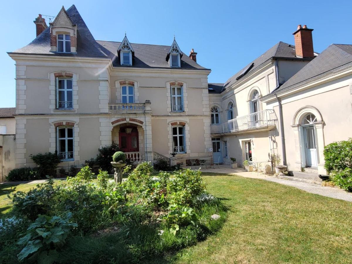 La Roseraie Neuville-de-Poitou Luaran gambar