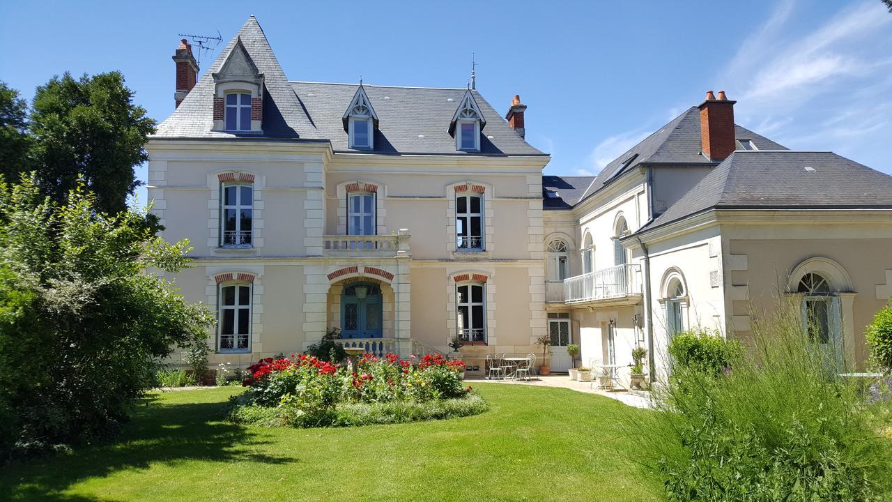 La Roseraie Neuville-de-Poitou Luaran gambar