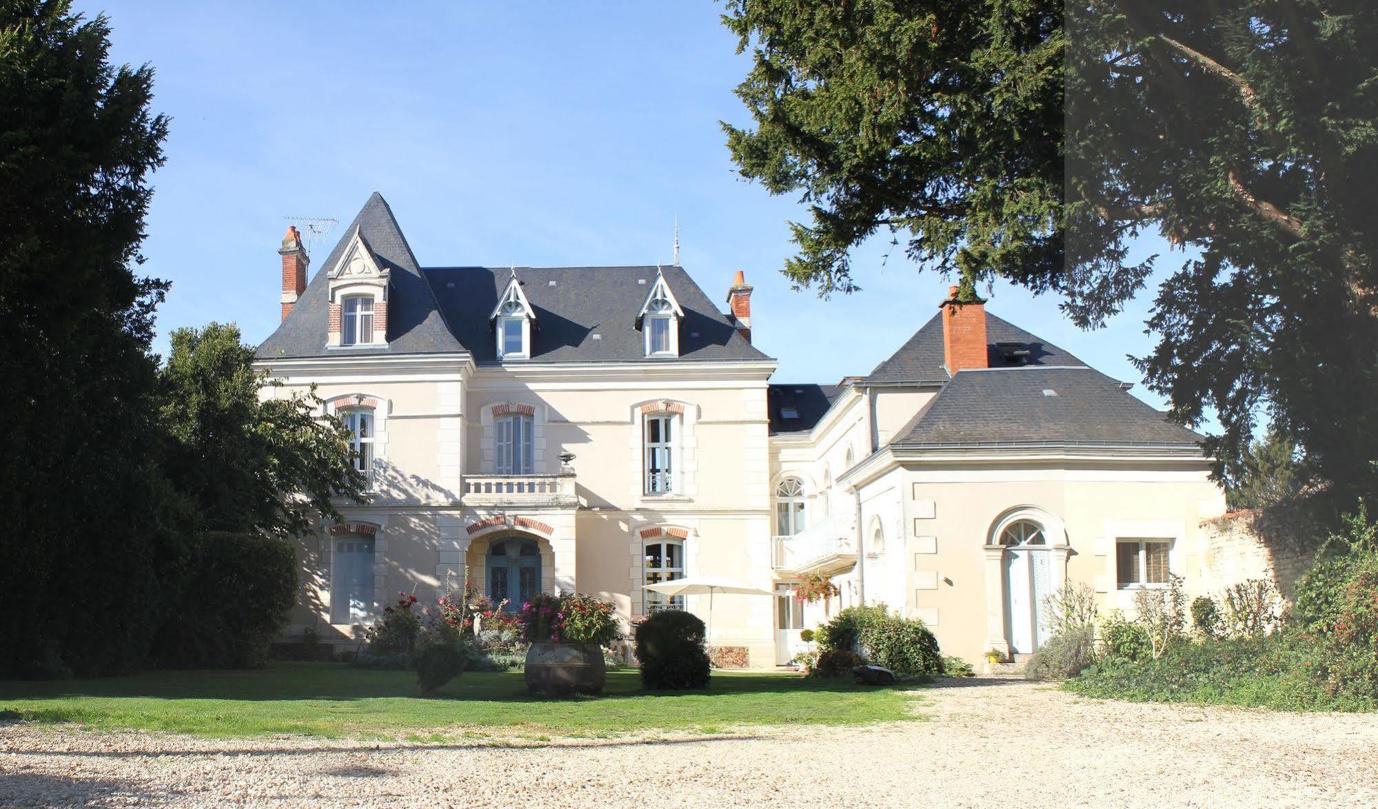 La Roseraie Neuville-de-Poitou Luaran gambar